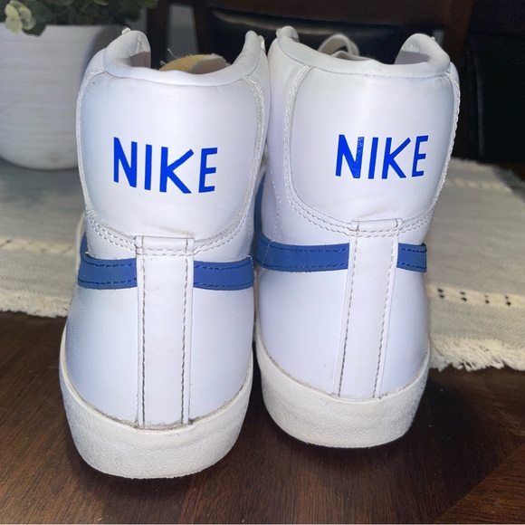 Woman’s size 8.5 Nike high top blazers - Picture 5 of 5